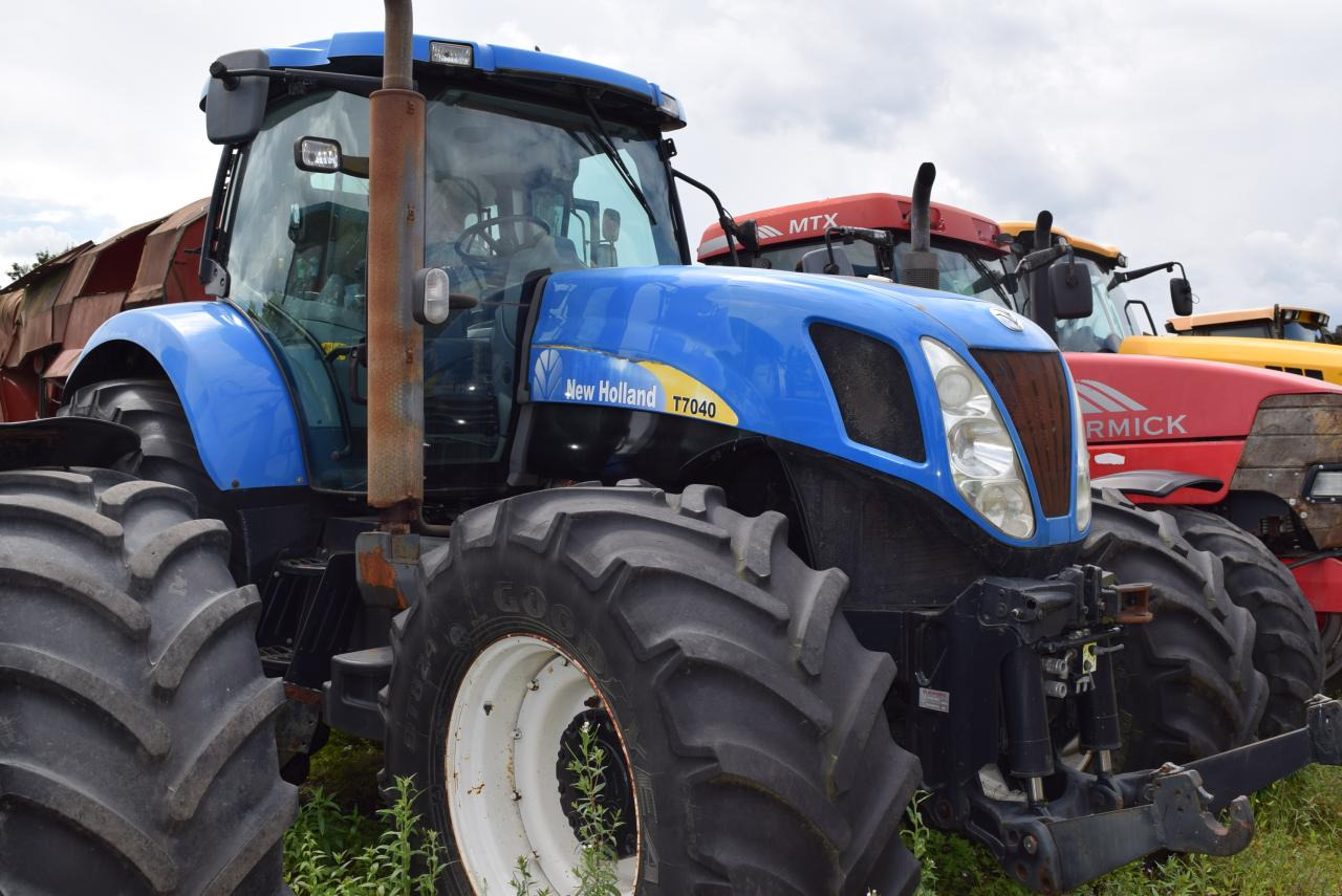 New Holland T 7040 - Farm tractor: picture 2 New Holland T 7040 - Farm tractor: picture 2