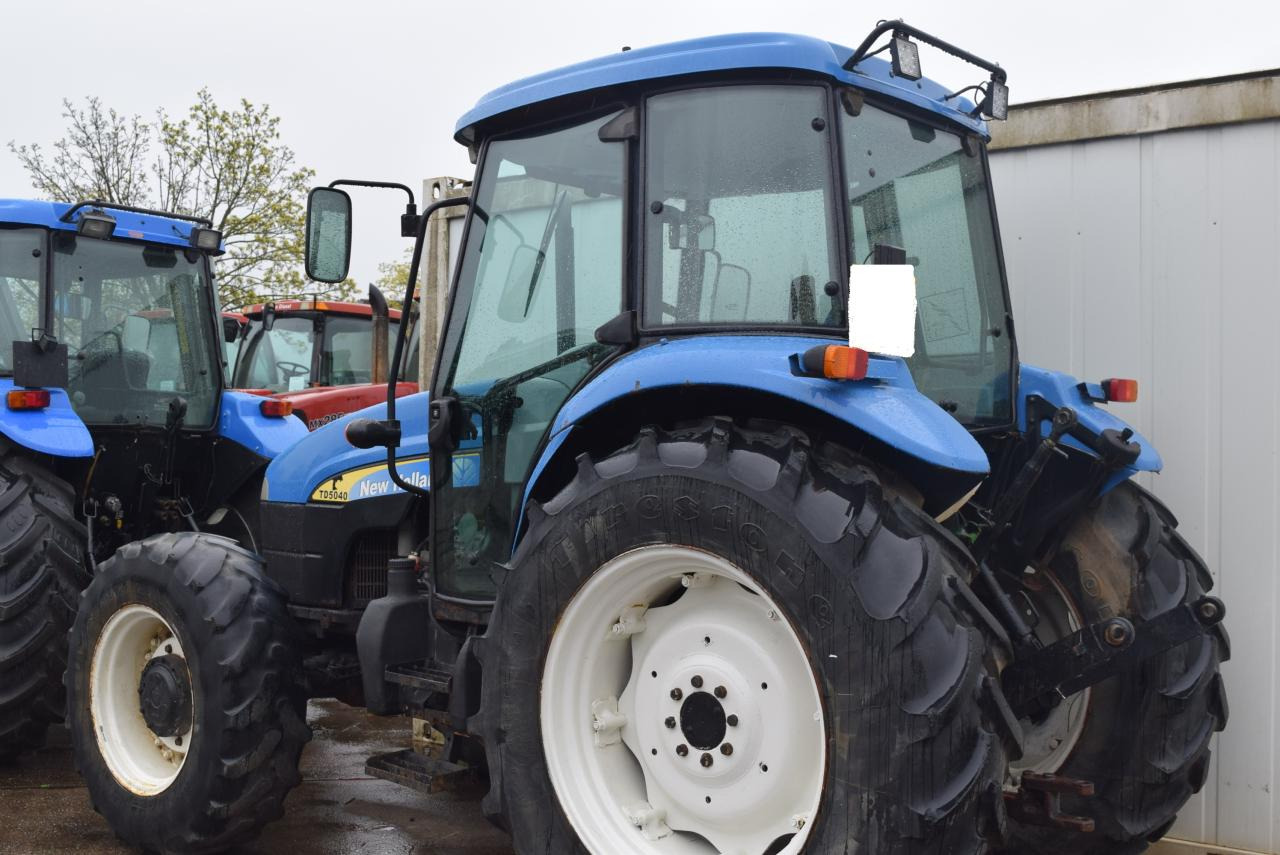 New Holland TD 5040 - Farm tractor: picture 4 New Holland TD 5040 - Farm tractor: picture 4