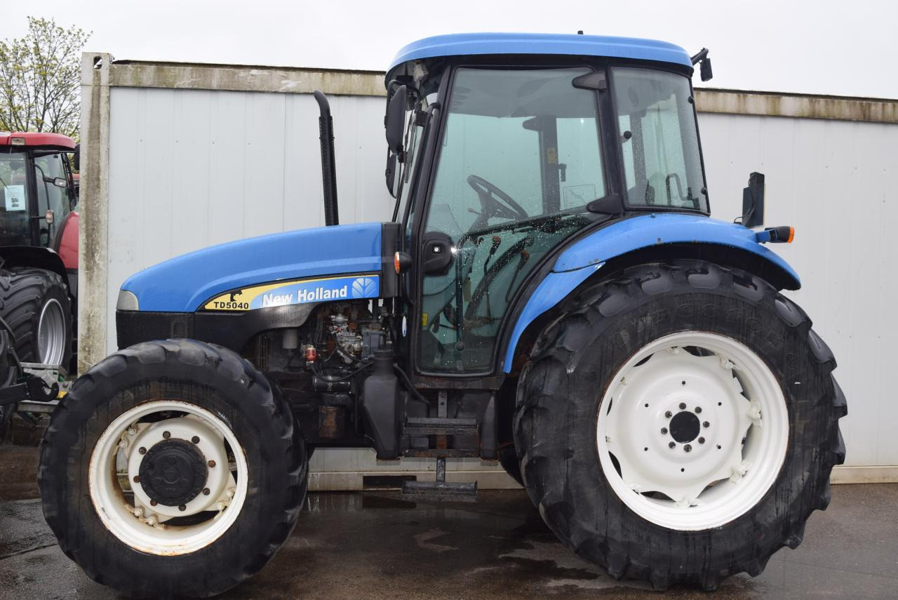 New Holland TD 5040 - Farm tractor: picture 3 New Holland TD 5040 - Farm tractor: picture 3