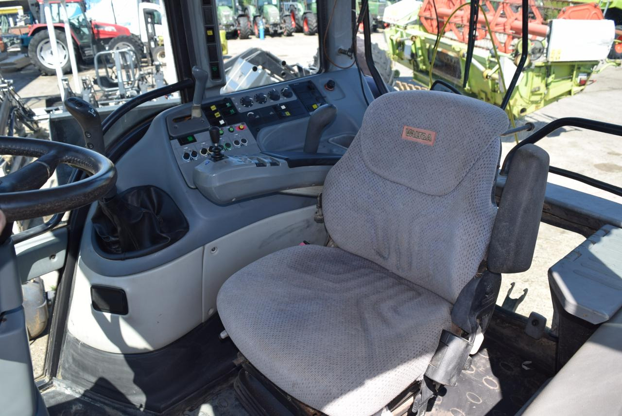 Farm tractor Valtra T120: picture 8