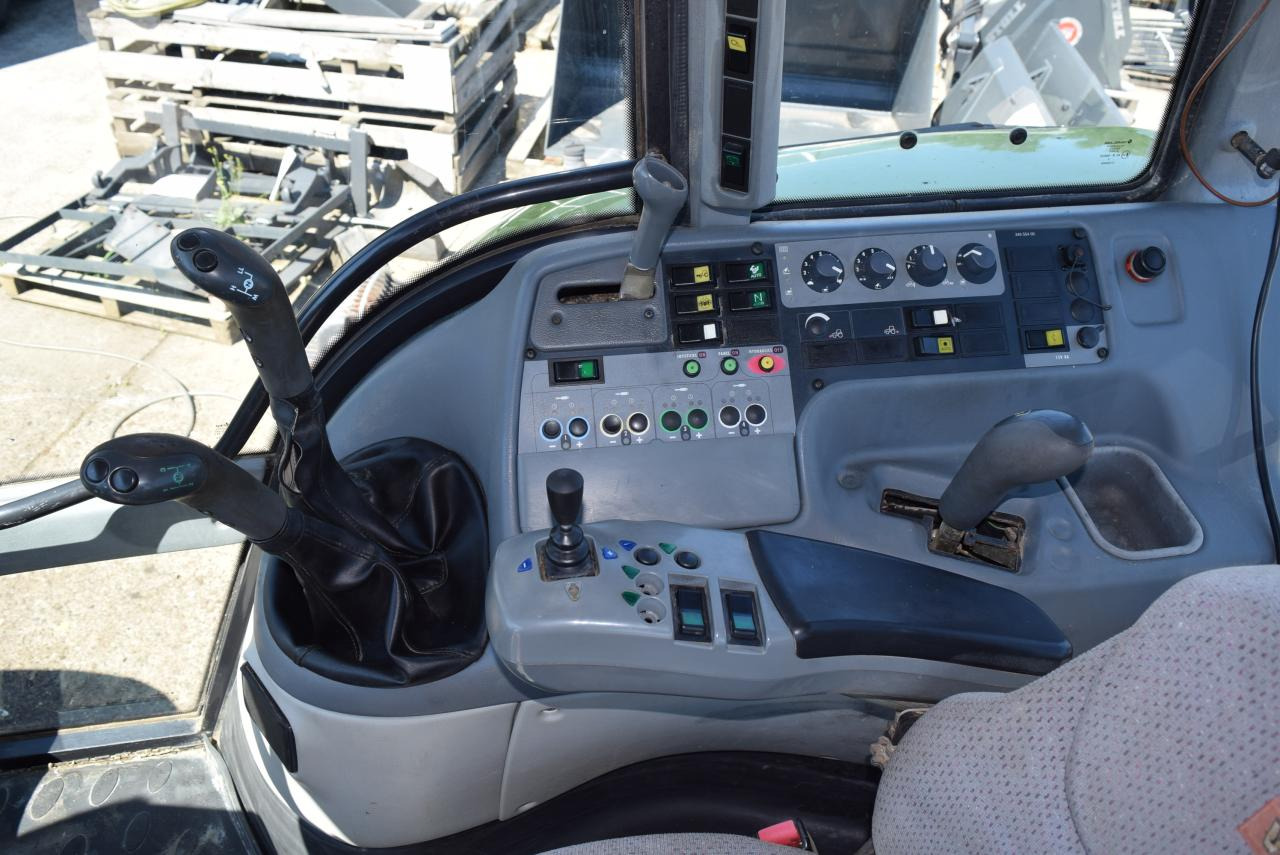 Farm tractor Valtra T120: picture 9