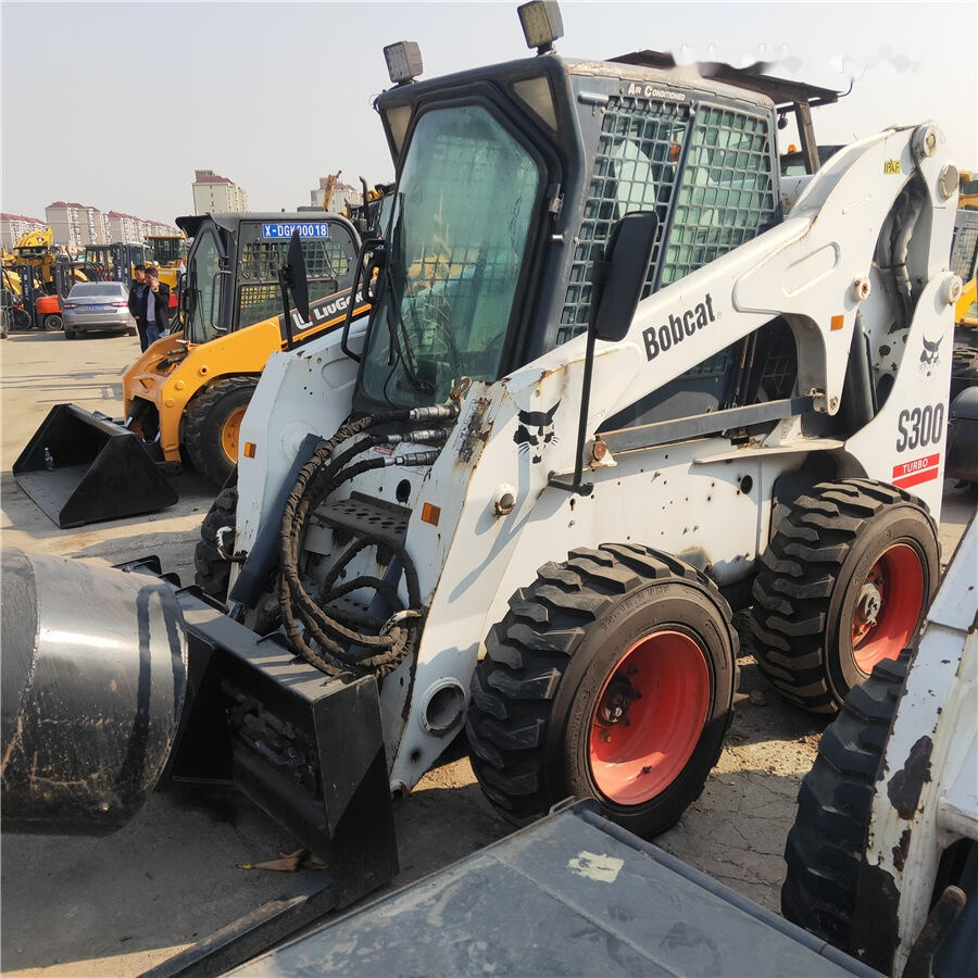 Bobcat S300 - Skid steer loader: picture 1 Bobcat S300 - Skid steer loader: picture 1