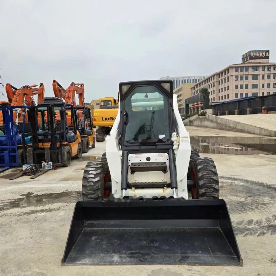 Bobcat S300 - Skid steer loader: picture 5 Bobcat S300 - Skid steer loader: picture 5