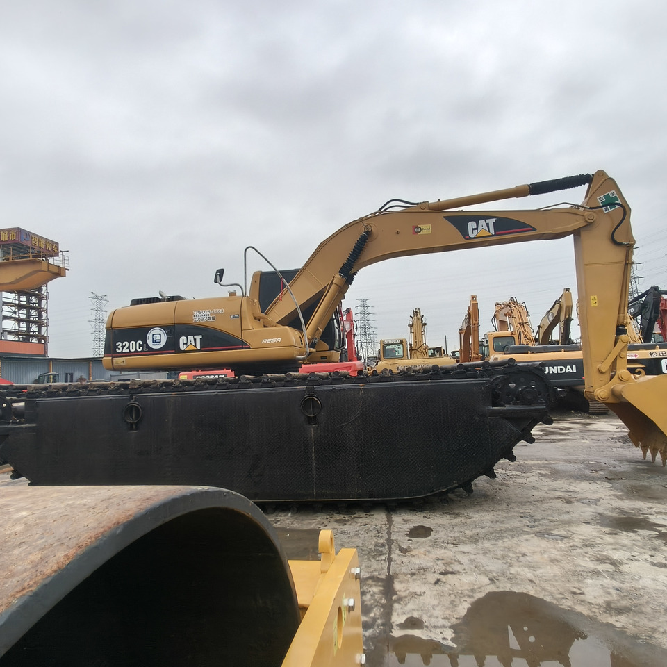 CAT 320C - Amphibious excavator: picture 3 CAT 320C - Amphibious excavator: picture 3
