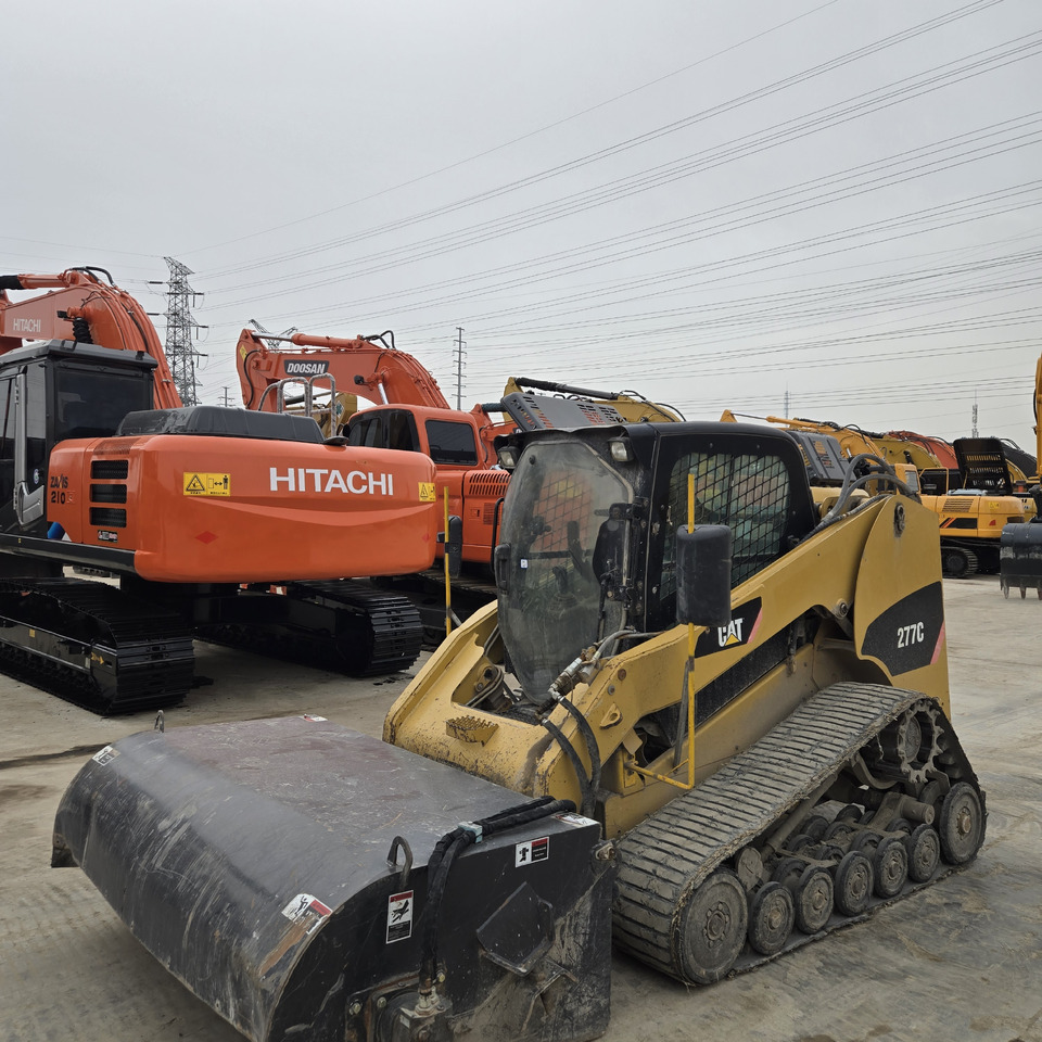 CATERPILLAR 277C - Skid steer loader: picture 4 CATERPILLAR 277C - Skid steer loader: picture 4