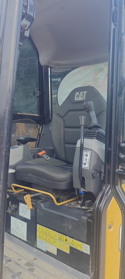 Mini excavator CATERPILLAR 302CR: picture 11 Mini excavator CATERPILLAR 302CR: picture 11