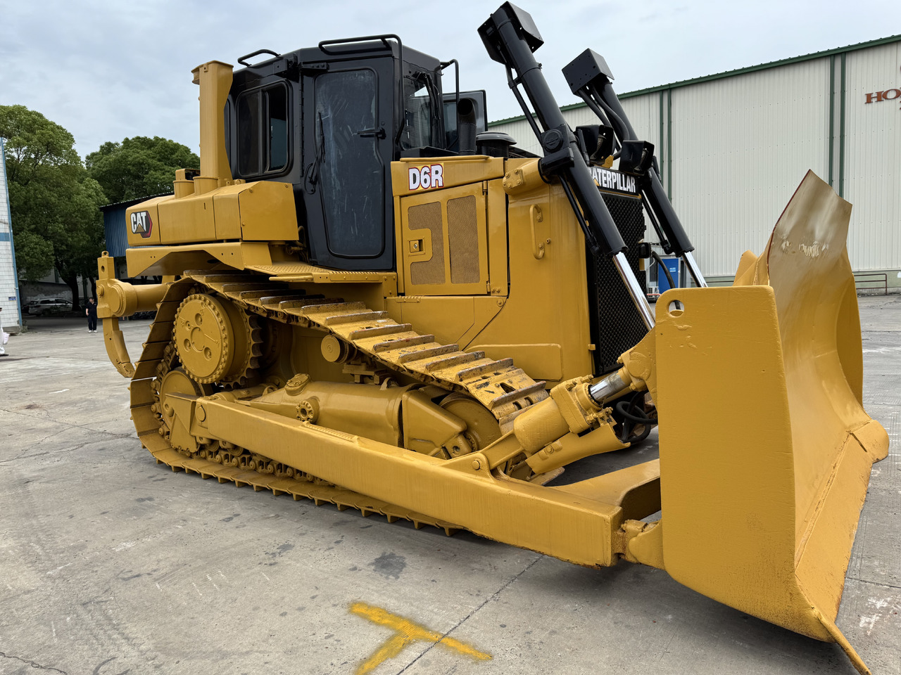 Bulldozer CATERPILLAR D6R: picture 1