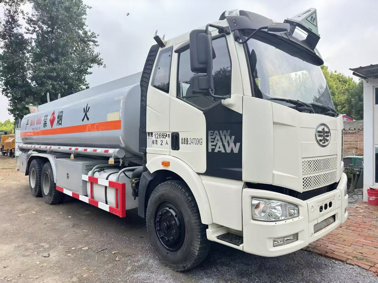 FAW tanker truck - Tank truck: picture 4 FAW tanker truck - Tank truck: picture 4