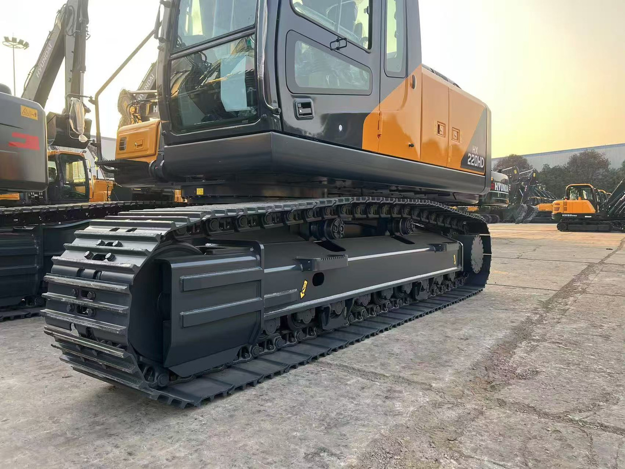 HYUNDAI HX220HD - Crawler excavator: picture 5 HYUNDAI HX220HD - Crawler excavator: picture 5