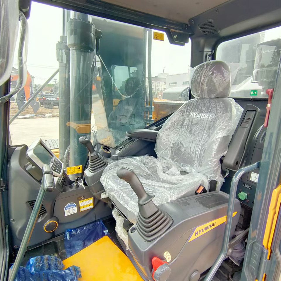 HYUNDAI HX220L - Crawler excavator: picture 4 HYUNDAI HX220L - Crawler excavator: picture 4