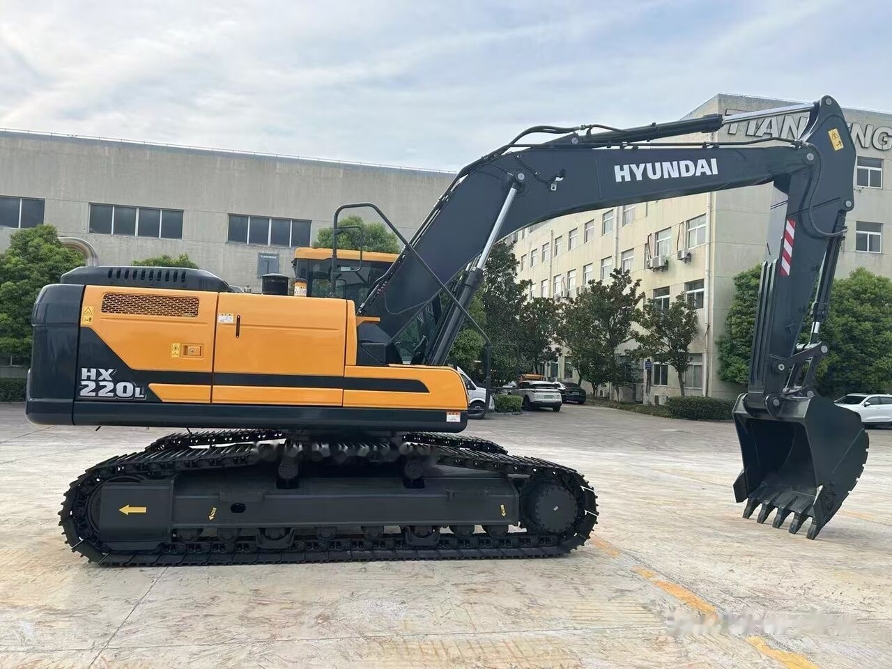 Hyundai HX220 - Crawler excavator: picture 5 Hyundai HX220 - Crawler excavator: picture 5