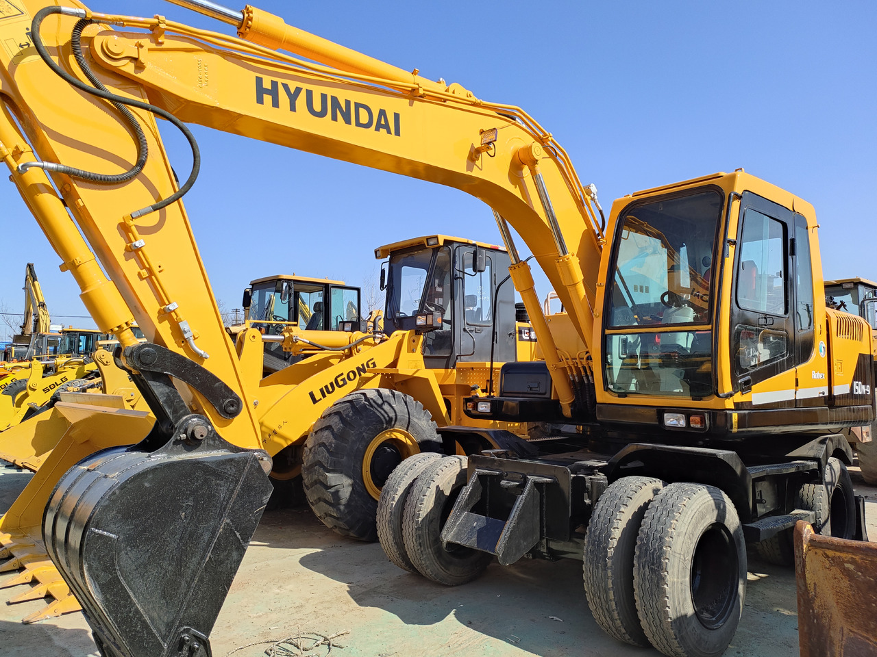 Hyundai R150W-9 - Wheel excavator: picture 1 Hyundai R150W-9 - Wheel excavator: picture 1