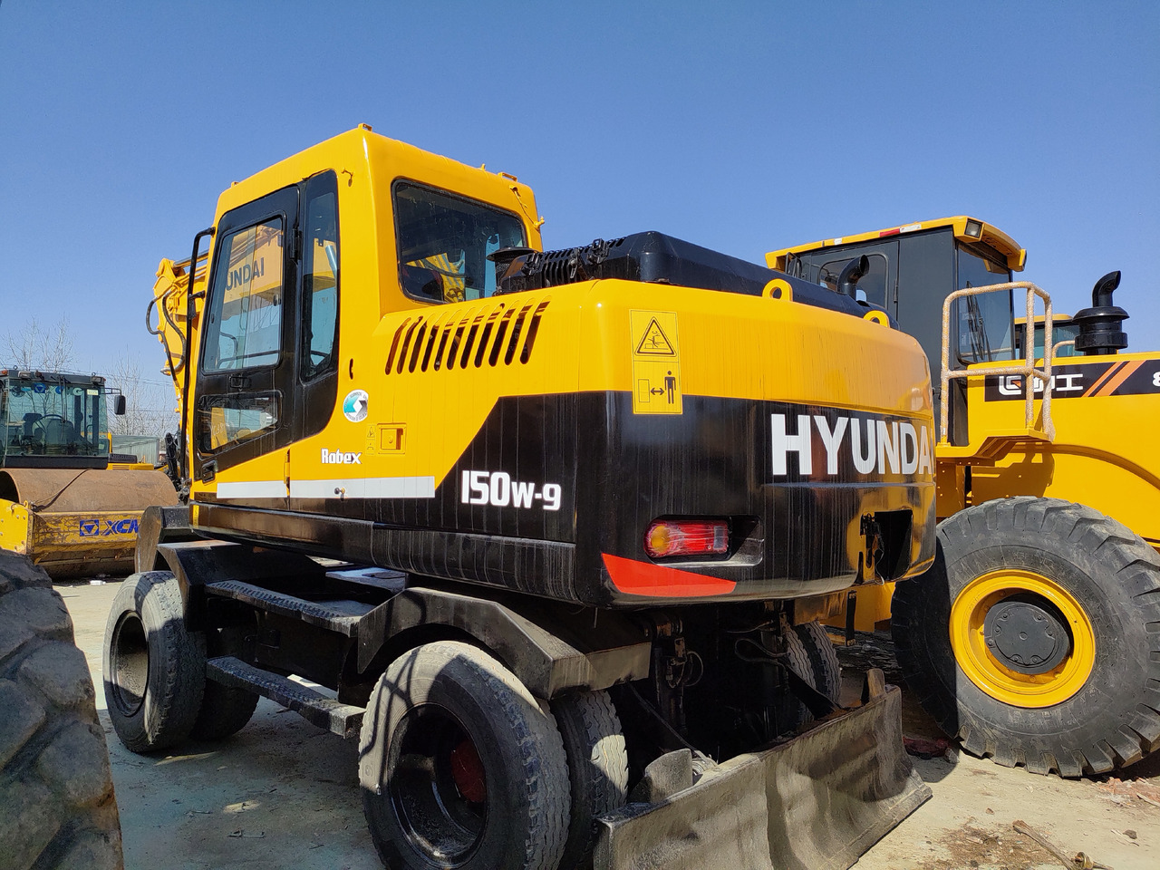 Hyundai R150W-9 - Wheel excavator: picture 3 Hyundai R150W-9 - Wheel excavator: picture 3