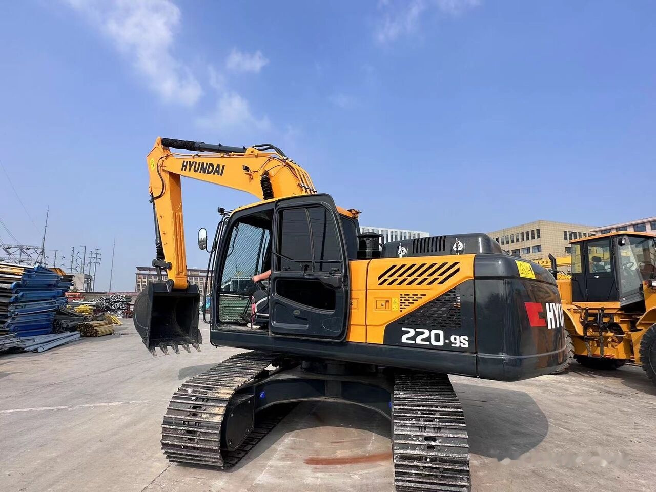 Crawler excavator Hyundai R220-9S: picture 11