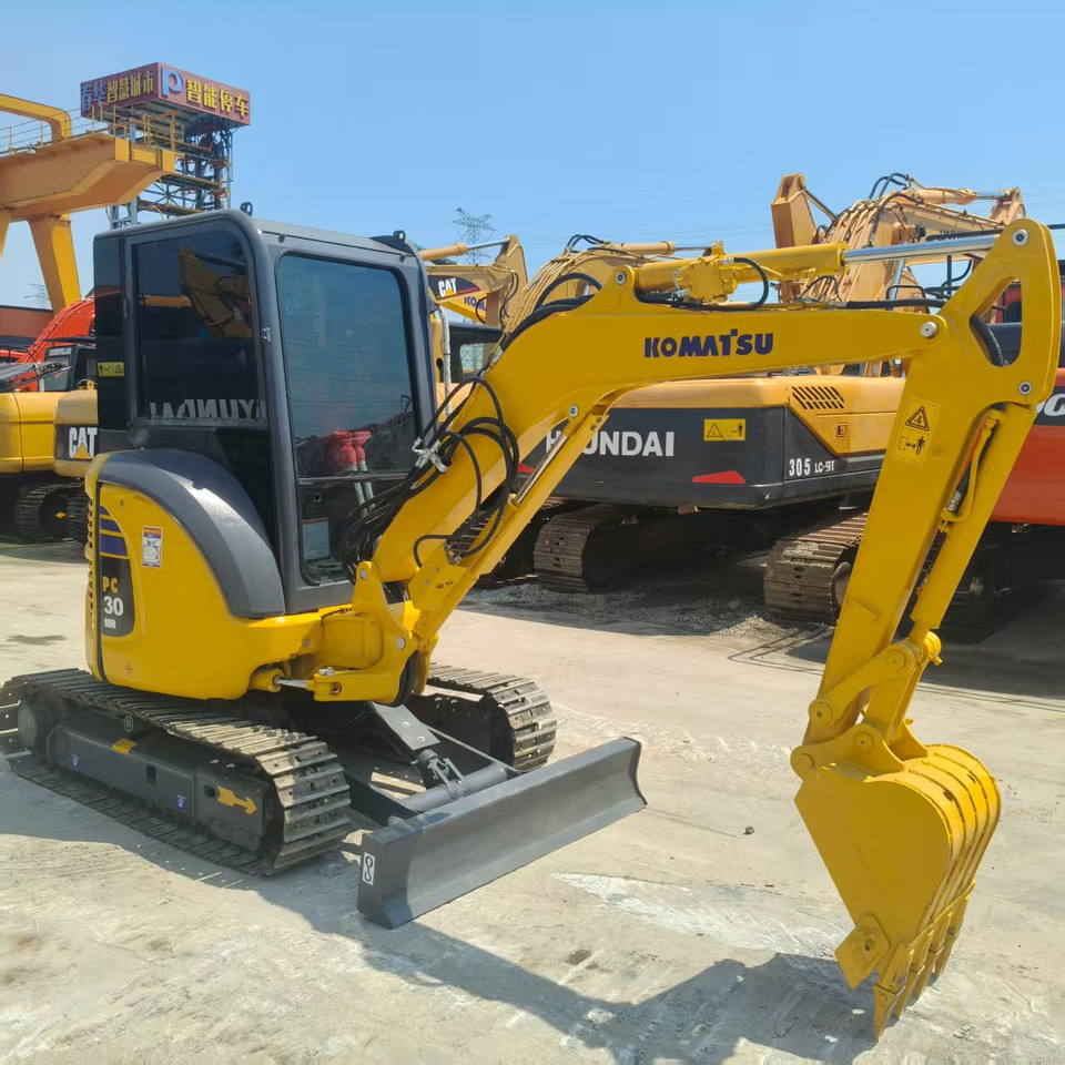 KOMATSU PC30 - Mini excavator: picture 1 KOMATSU PC30 - Mini excavator: picture 1