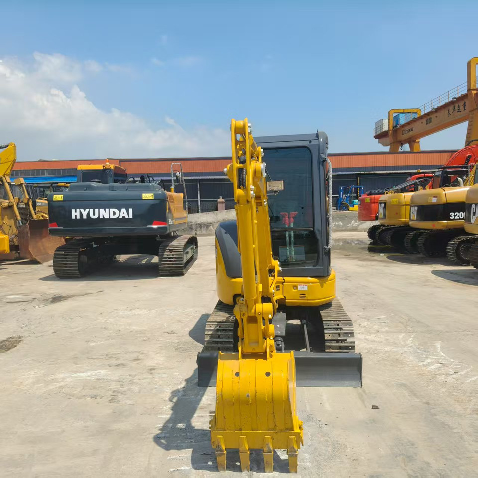 KOMATSU PC30 - Mini excavator: picture 2 KOMATSU PC30 - Mini excavator: picture 2