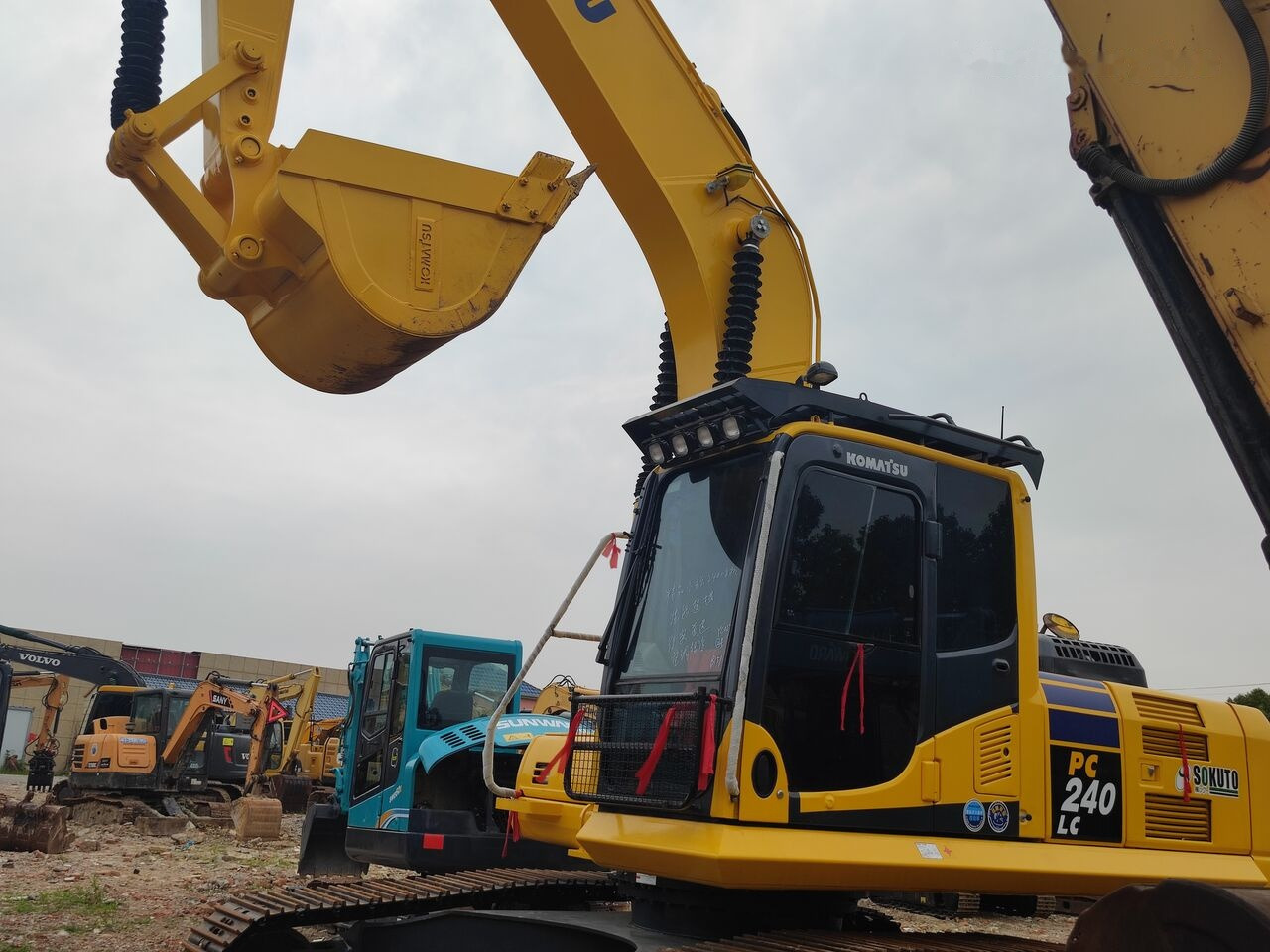 Crawler excavator Komatsu PC240LC: picture 7