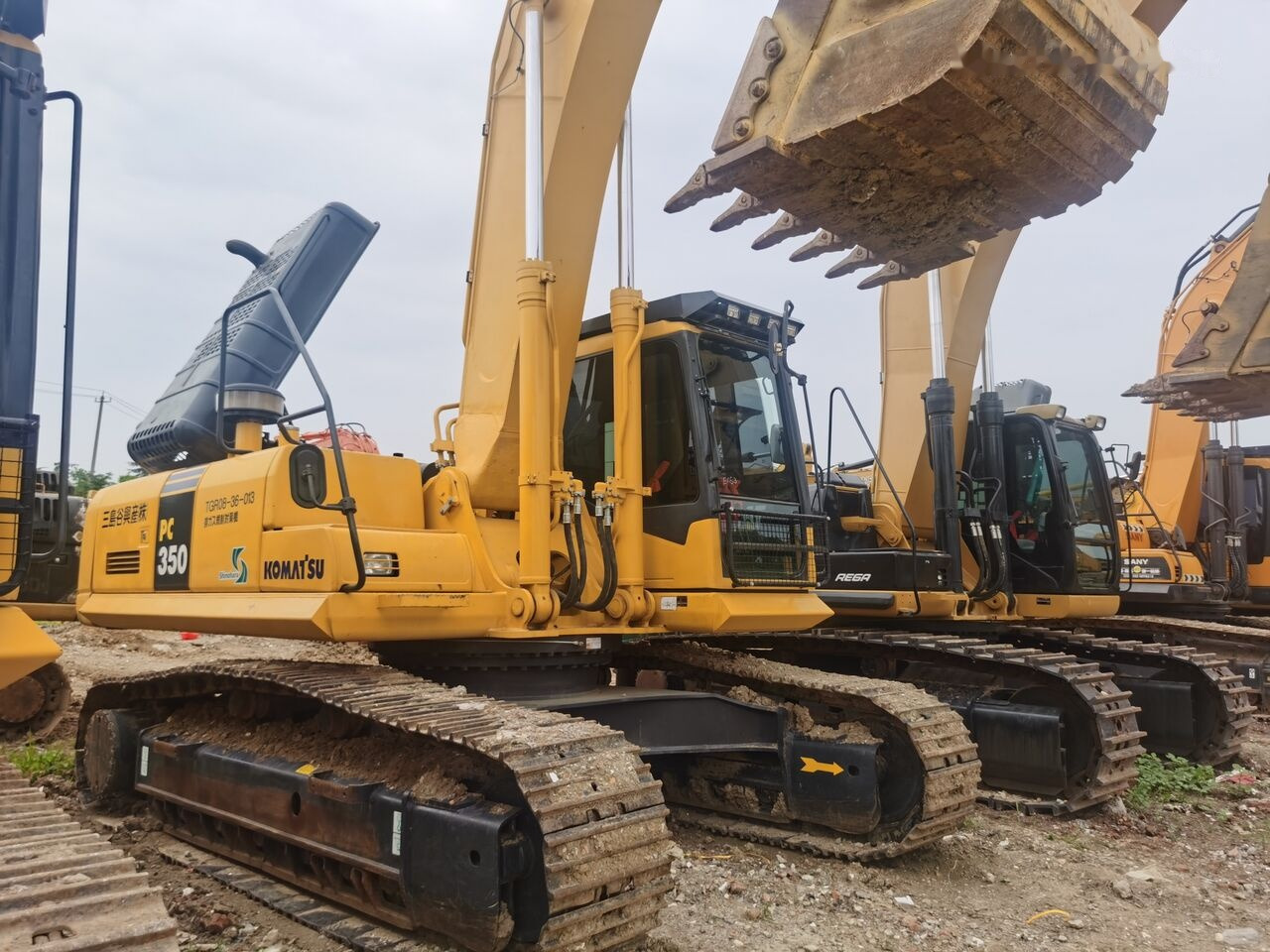 Komatsu PC350 - Crawler excavator: picture 2 Komatsu PC350 - Crawler excavator: picture 2