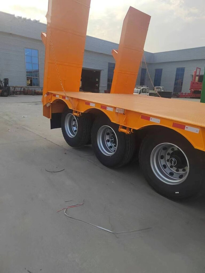 New low bed semi-tralier - Low loader semi-trailer: picture 1 New low bed semi-tralier - Low loader semi-trailer: picture 1