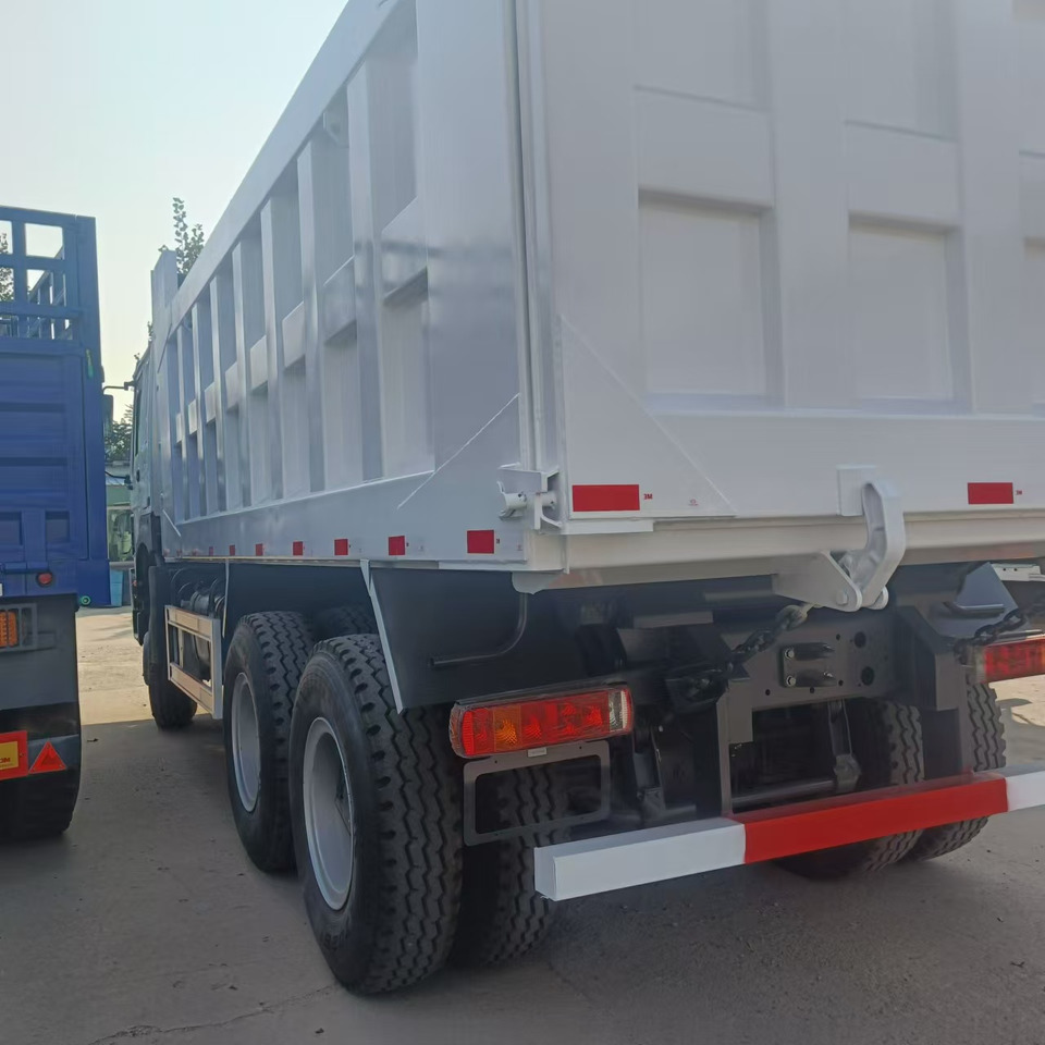 SINOTRUK HOWO 6x4 - Tipper: picture 3 SINOTRUK HOWO 6x4 - Tipper: picture 3