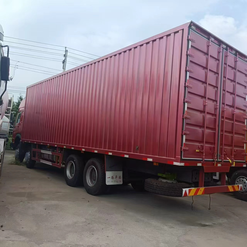 SINOTRUK HOWO - Box truck: picture 3 SINOTRUK HOWO - Box truck: picture 3