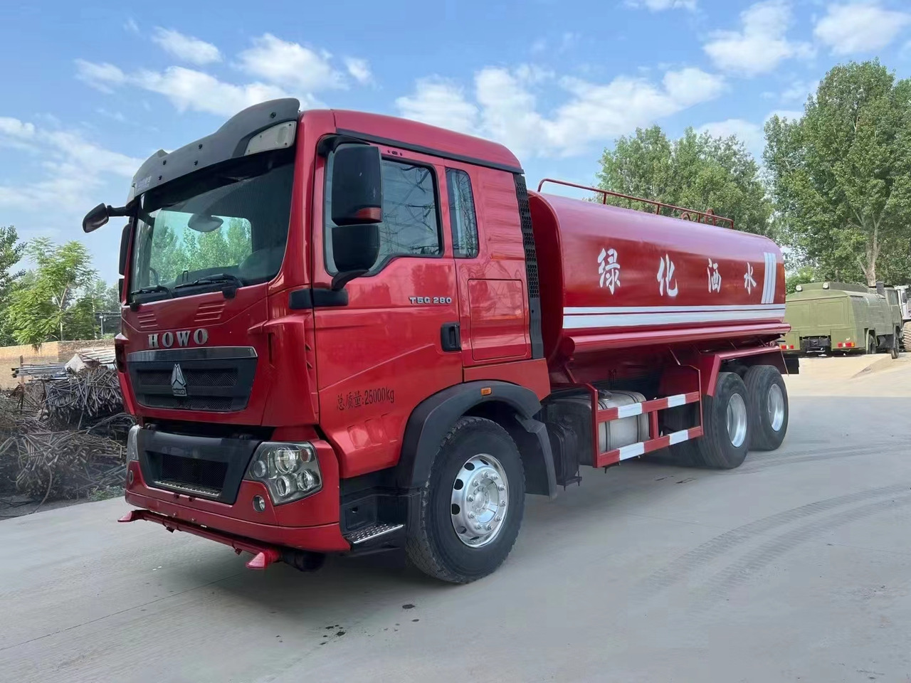 SINOTRUK HOWO sprinkler - Tank truck: picture 3 SINOTRUK HOWO sprinkler - Tank truck: picture 3