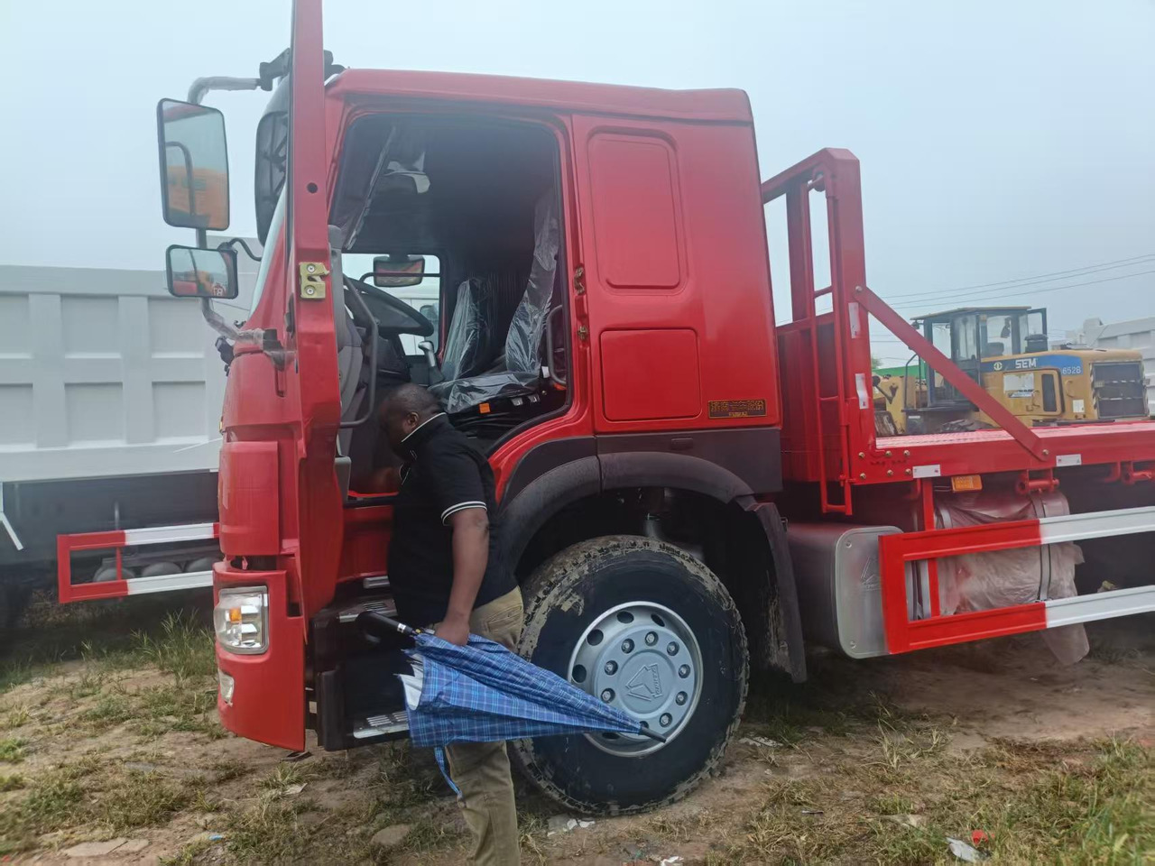 SINOTRUK HOWO - Tractor unit: picture 4 SINOTRUK HOWO - Tractor unit: picture 4