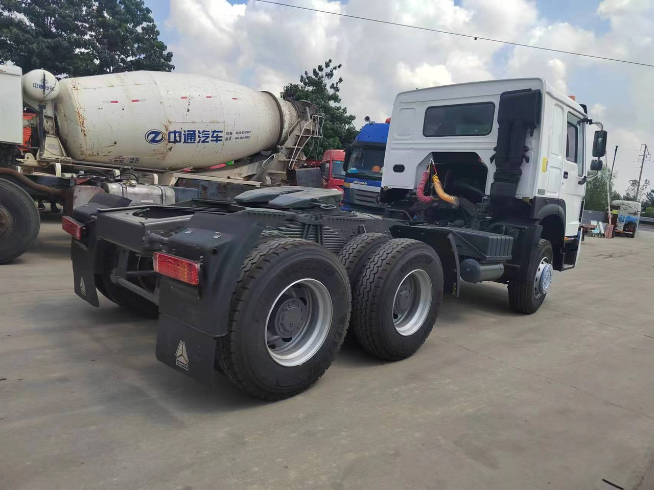 SINOTRUK Trailer head - Tractor unit: picture 4 SINOTRUK Trailer head - Tractor unit: picture 4