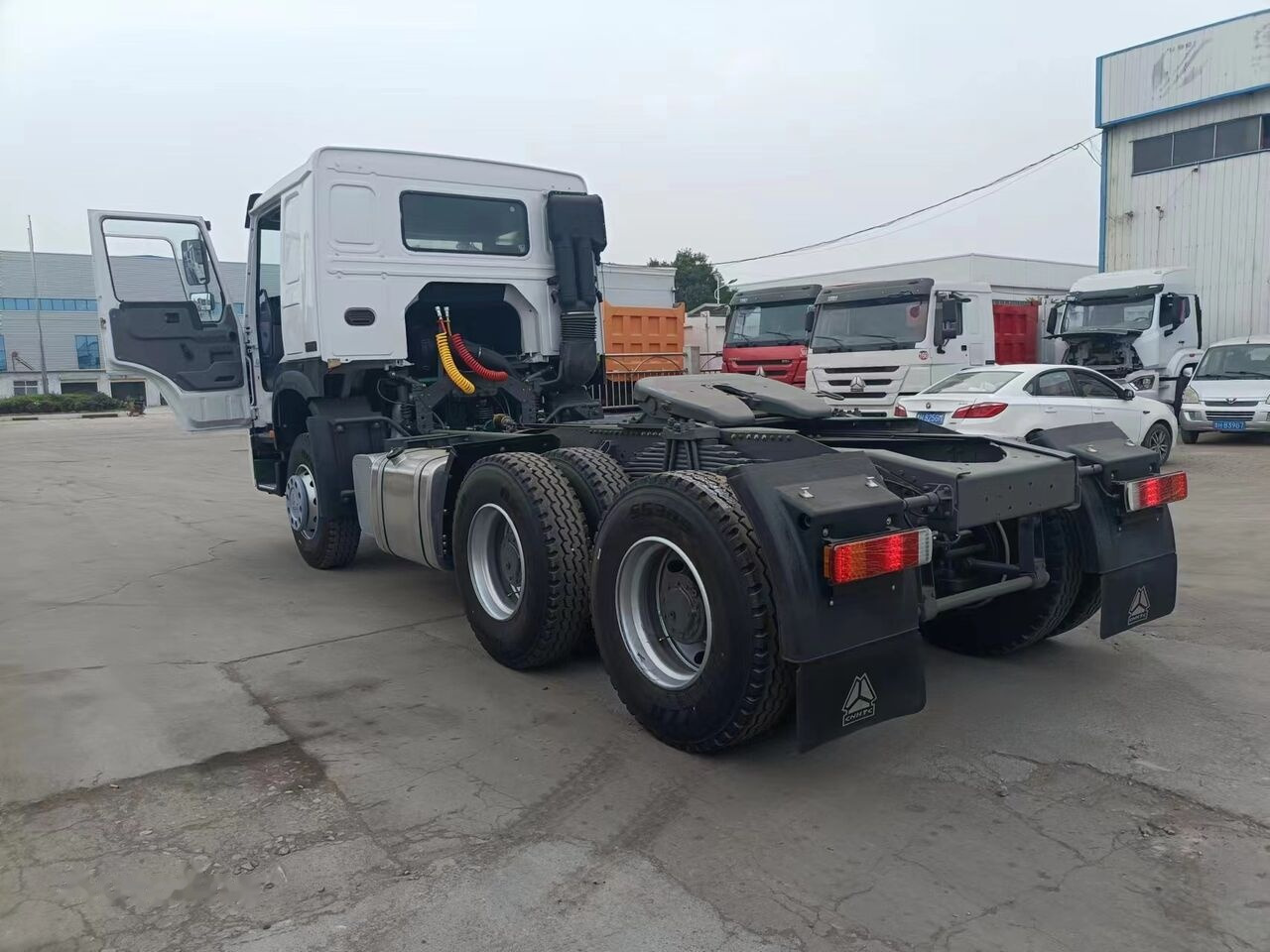 Tractor unit Sinotruk Howo 371: picture 7
