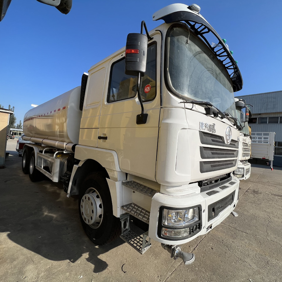 SHACMAN F3000 Water Truck - Truck: picture 3 SHACMAN F3000 Water Truck - Truck: picture 3