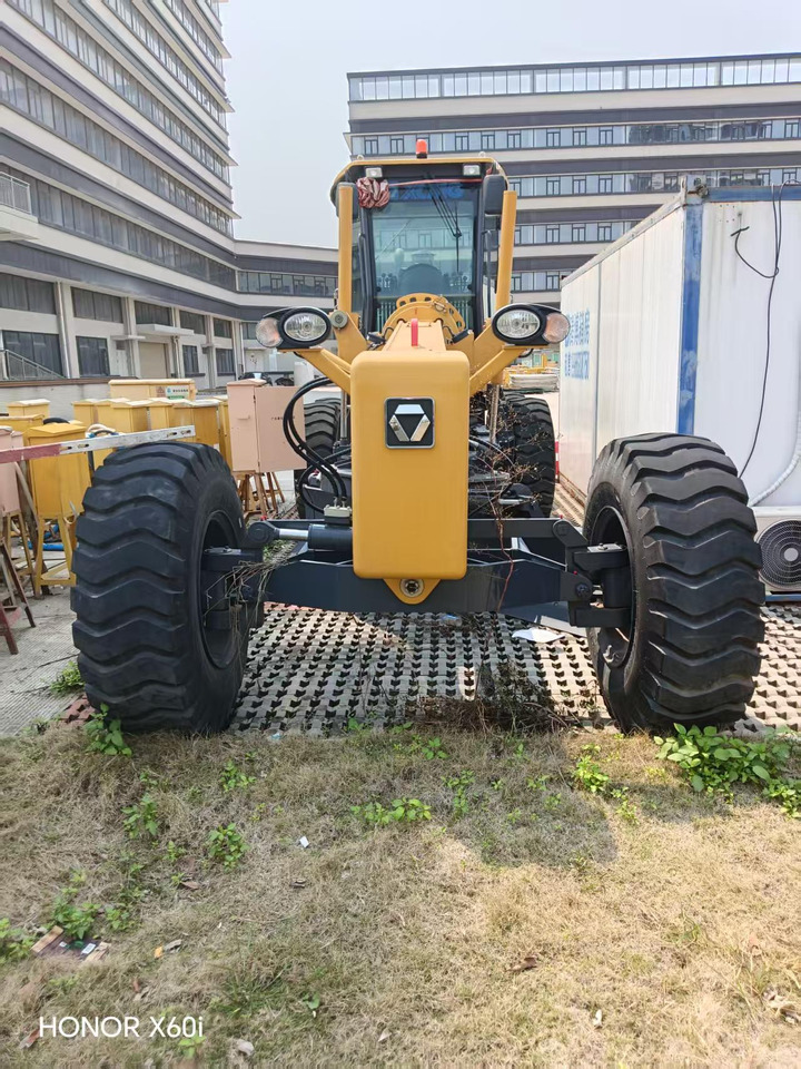 XCMG GR1653 - Grader: picture 2 XCMG GR1653 - Grader: picture 2