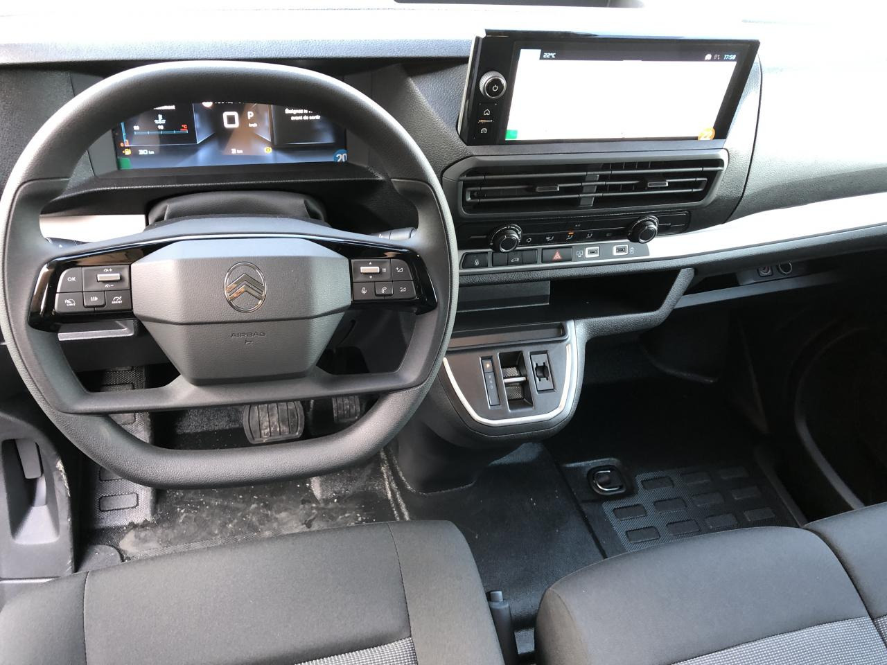 CITROEN Jumpy M 2.0 BlueHDi - 180 S&S - BV EAT8 III FOURGON . PHASE 2 - Panel van: picture 4 CITROEN Jumpy M 2.0 BlueHDi - 180 S&S - BV EAT8 III FOURGON . PHASE 2 - Panel van: picture 4