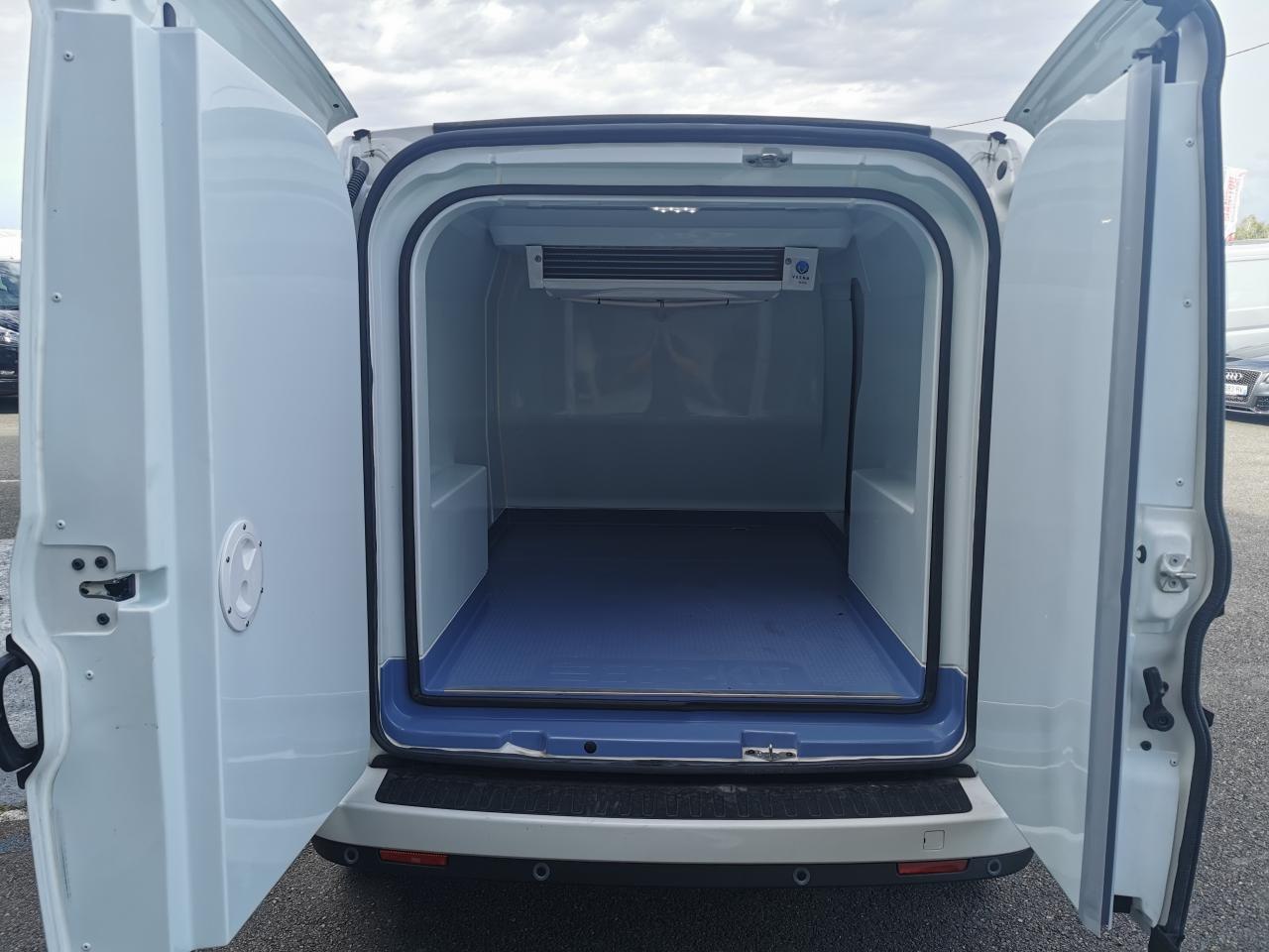FIAT DOBLO 1.6 MJT 105 CH PRO LOUNGE FRIGORIFIQUE - Panel van: picture 3 FIAT DOBLO 1.6 MJT 105 CH PRO LOUNGE FRIGORIFIQUE - Panel van: picture 3