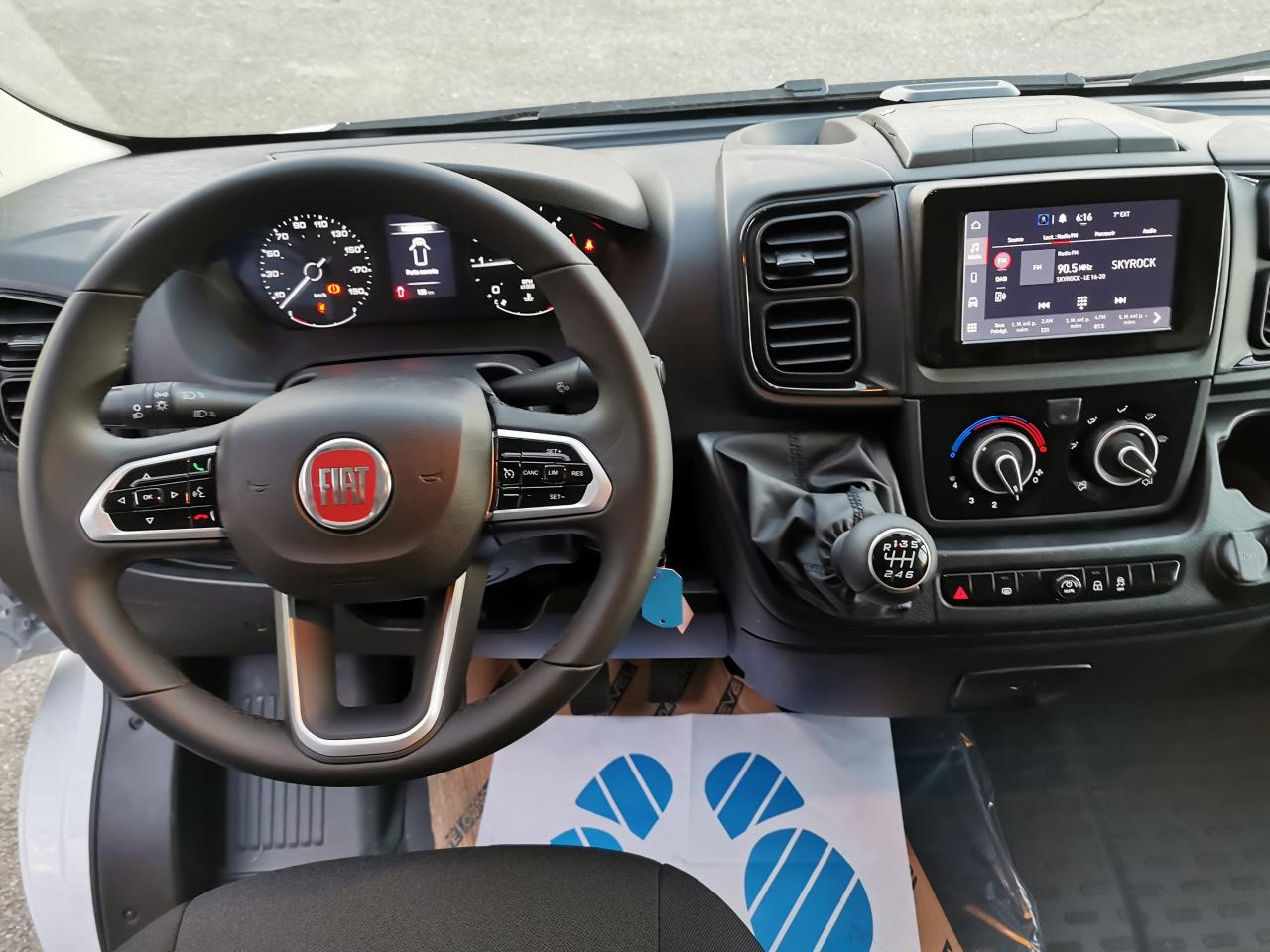 FIAT Ducato Tôlé Maxi 3.5 XL H2 2.2 - 140 S&S III FOURGON TOLE Fourgon Tôlé - Panel van: picture 4 FIAT Ducato Tôlé Maxi 3.5 XL H2 2.2 - 140 S&S III FOURGON TOLE Fourgon Tôlé - Panel van: picture 4