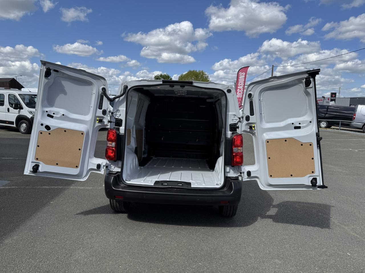 PEUGEOT Expert M 1.5 BlueHDi - 120 S&S III FOURGON Fourgon PHASE 2 - Panel van: picture 3 PEUGEOT Expert M 1.5 BlueHDi - 120 S&S III FOURGON Fourgon PHASE 2 - Panel van: picture 3