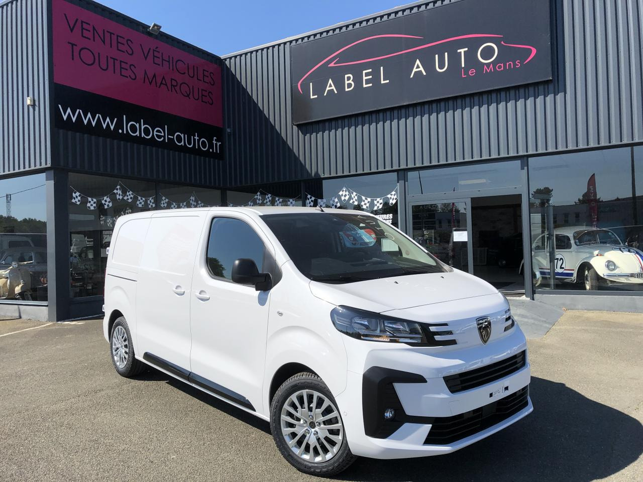 PEUGEOT Expert M 2.0 BlueHDi - 145 S&S - BV EAT8 III FOURGON Fourgon PHASE 2 - Panel van: picture 1 PEUGEOT Expert M 2.0 BlueHDi - 145 S&S - BV EAT8 III FOURGON Fourgon PHASE 2 - Panel van: picture 1