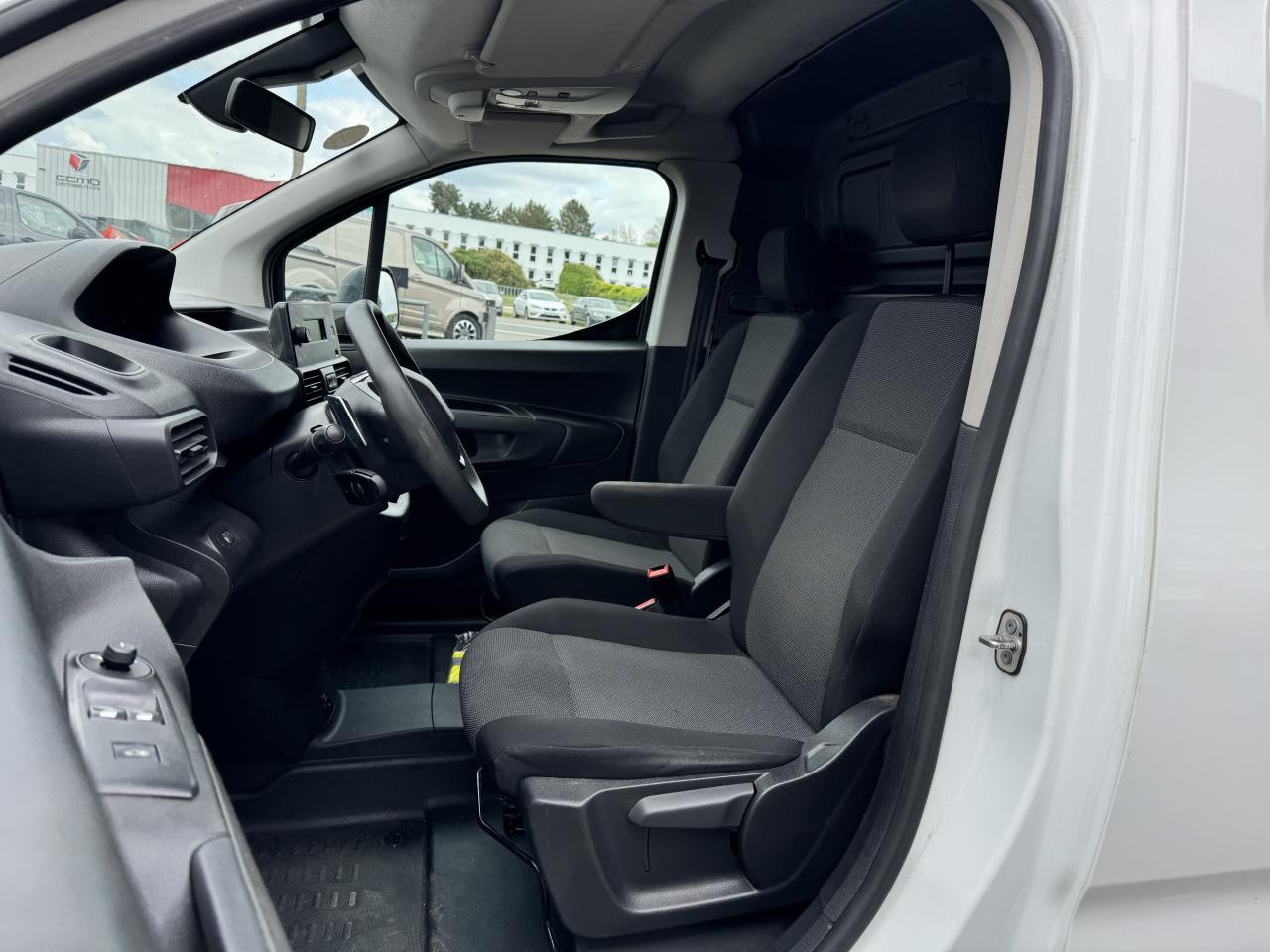 PEUGEOT PARTNER M 650 KG 1.5 HDI 130 CH EAT-8 2 PL PREMIUM - Panel van: picture 4 PEUGEOT PARTNER M 650 KG 1.5 HDI 130 CH EAT-8 2 PL PREMIUM - Panel van: picture 4