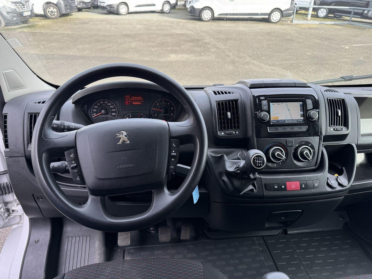 Peugeot Boxer 330 L1H1 2.2 BLUEHDI S&S 140CH ASPHALT - Small van: picture 3 Peugeot Boxer 330 L1H1 2.2 BLUEHDI S&S 140CH ASPHALT - Small van: picture 3