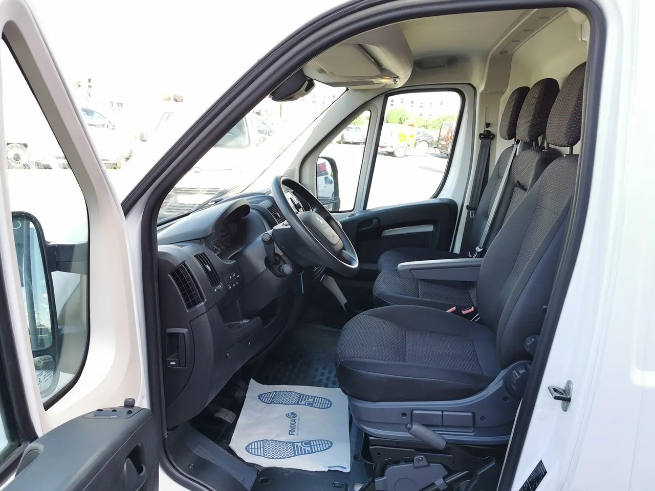 Peugeot Boxer 333 L2H2 2.2 BLUEHDI S&S 140CH ASPHALT - Panel van: picture 5 Peugeot Boxer 333 L2H2 2.2 BLUEHDI S&S 140CH ASPHALT - Panel van: picture 5
