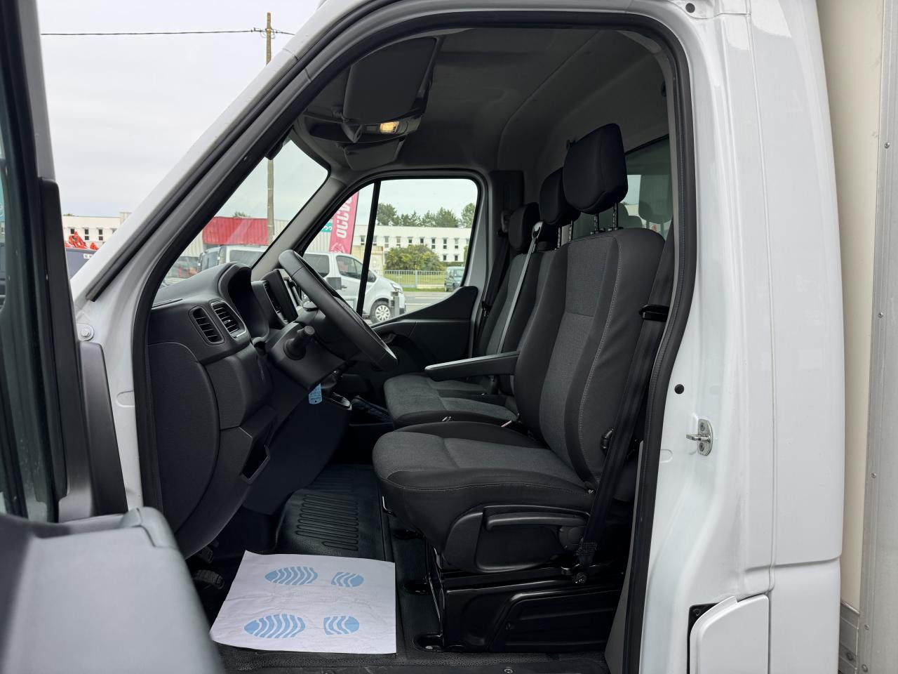 RENAULT MASTER 3T5 CAISSE 20M3 HAYON 2.3 DCI 145CH CONFORT - Box van: picture 5 RENAULT MASTER 3T5 CAISSE 20M3 HAYON 2.3 DCI 145CH CONFORT - Box van: picture 5