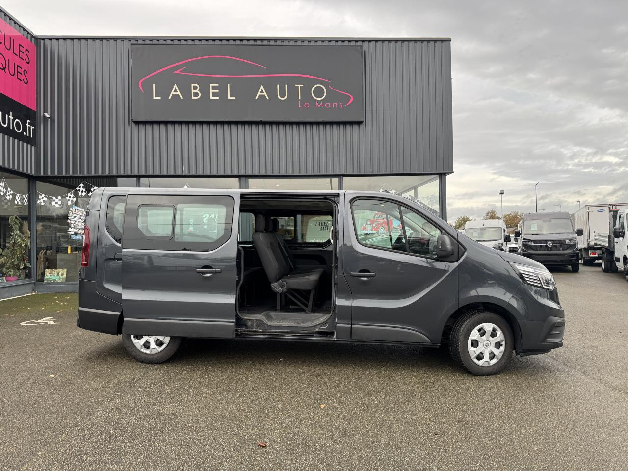 RENAULT Trafic L2 2.0 Energy dCi - 150 - S&S III COMBI Combi Zen L2H1 PHASE 3 - Passenger van: picture 1 RENAULT Trafic L2 2.0 Energy dCi - 150 - S&S III COMBI Combi Zen L2H1 PHASE 3 - Passenger van: picture 1