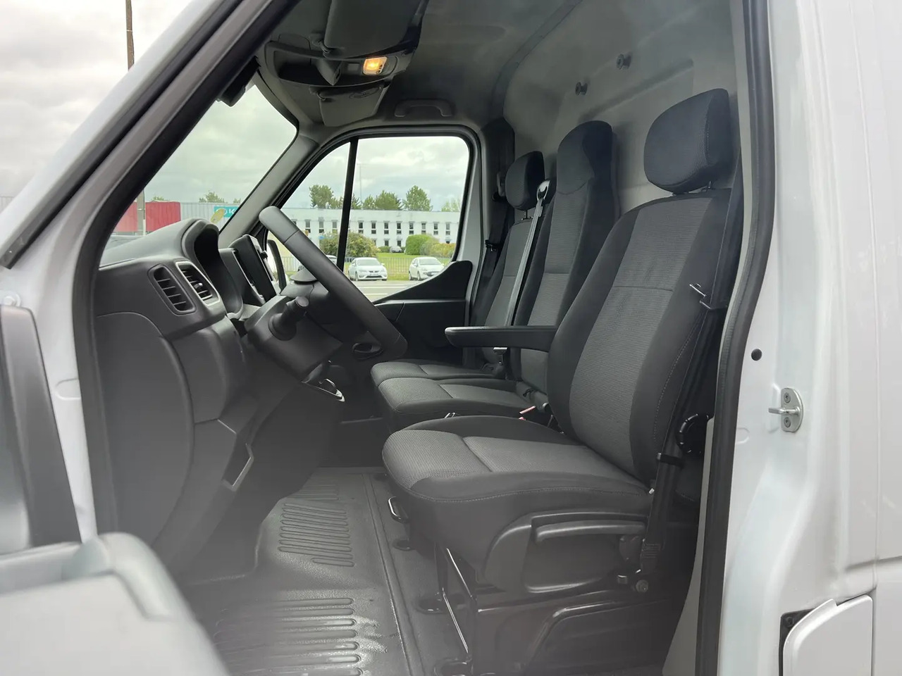 Renault Master F3300 L2H2 2.3 DCI 135CH CONFORT EURO6 - Panel van: picture 5 Renault Master F3300 L2H2 2.3 DCI 135CH CONFORT EURO6 - Panel van: picture 5