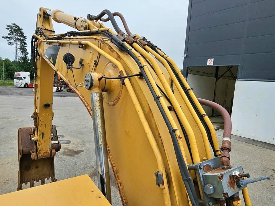 Crawler excavator CAT 318 B L: picture 30