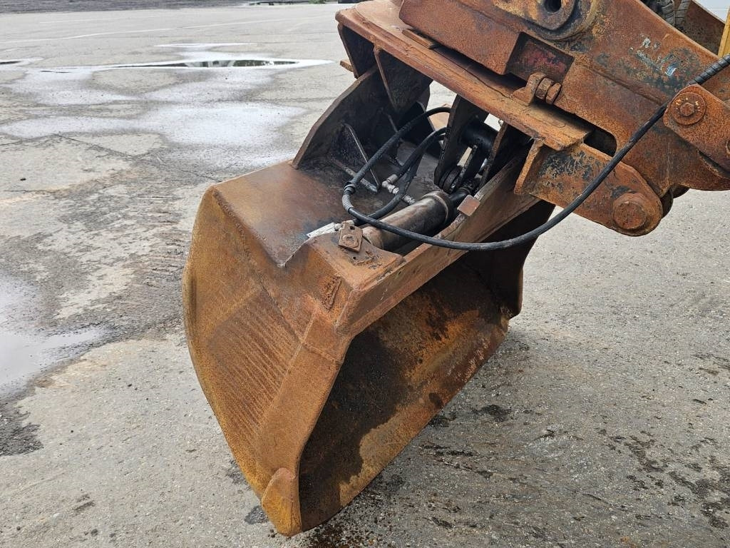 Crawler excavator CAT 318 B L: picture 16