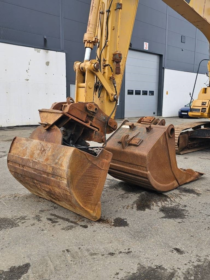 Crawler excavator CAT 318 B L: picture 14