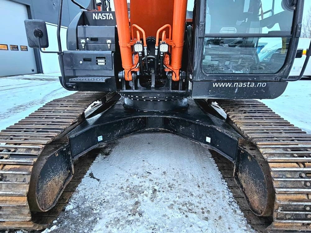 Crawler excavator Hitachi ZX 210 LC-6: picture 21