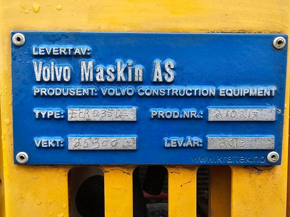 Crawler excavator Volvo ECR235 DL: picture 39
