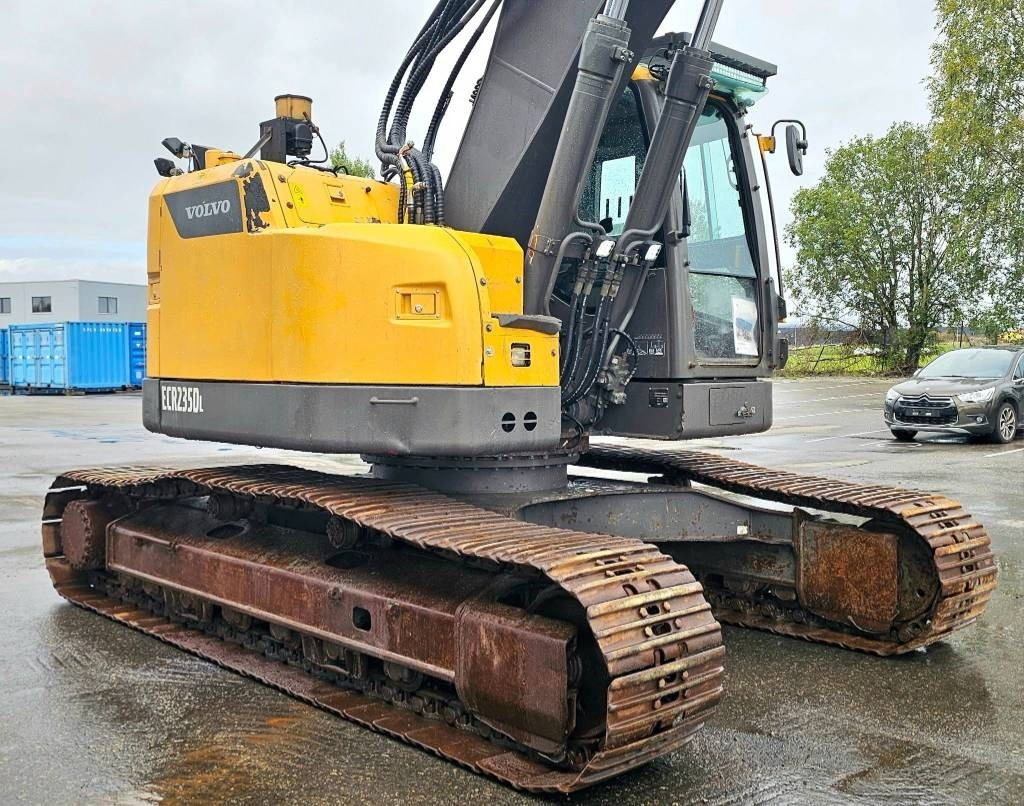 Crawler excavator Volvo ECR235 DL: picture 9