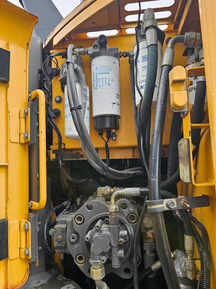 Crawler excavator Volvo ECR235 DL: picture 27