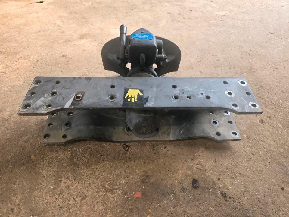 Ringfeder Anhängerkupplung für Unimog U 300 400 500 Anhängermaul Anhängerzugöse Zugmaul Mercedes Benz Zugöse Q36 Q33 Querträger ZGN UGE 405/10 405/12 - Attachment for Truck: picture 3 Ringfeder Anhängerkupplung für Unimog U 300 400 500 Anhängermaul Anhängerzugöse Zugmaul Mercedes Benz Zugöse Q36 Q33 Querträger ZGN UGE 405/10 405/12 - Attachment for Truck: picture 3